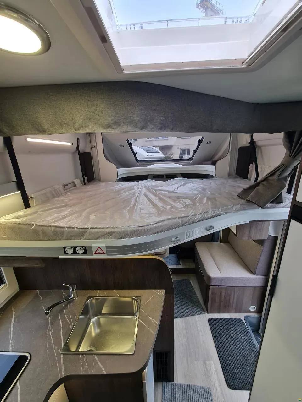Van 3